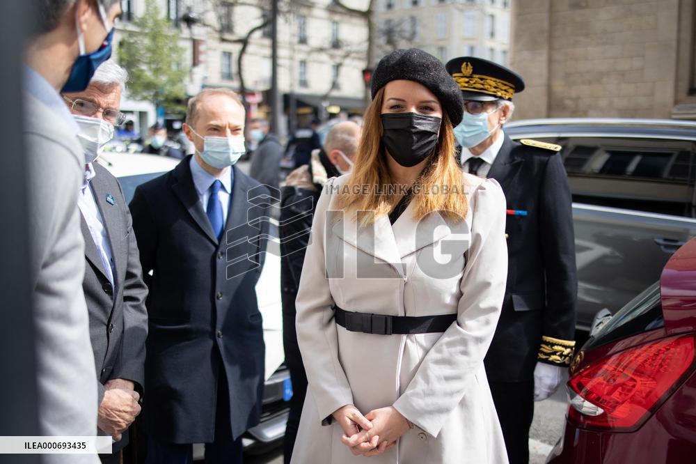 Marlene Schiappa visits the Secours Catholique - Paris