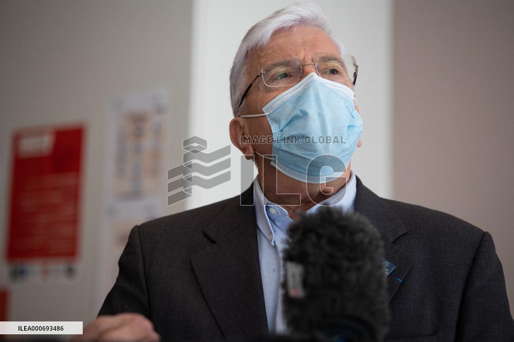 Marlene Schiappa visits the Secours Catholique - Paris