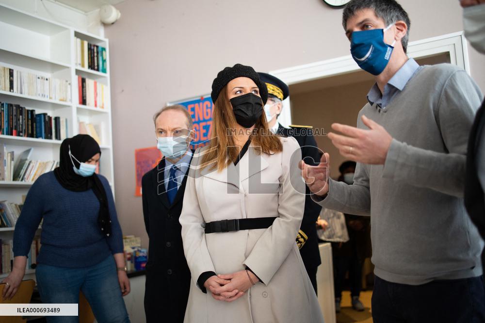 Marlene Schiappa visits the Secours Catholique - Paris