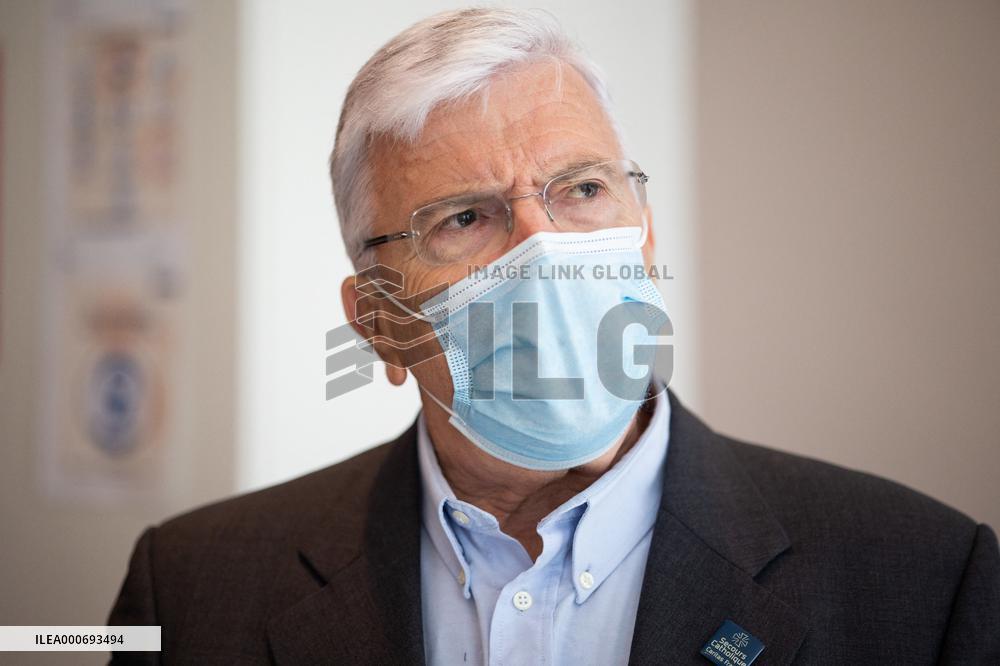 Marlene Schiappa visits the Secours Catholique - Paris