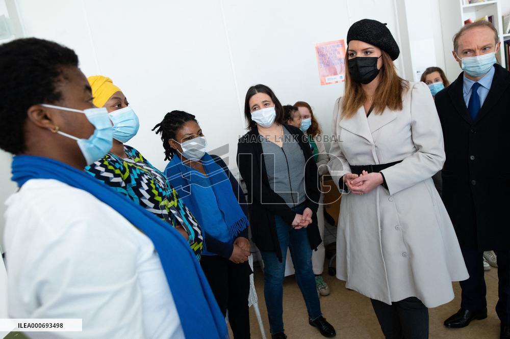 Marlene Schiappa visits the Secours Catholique - Paris