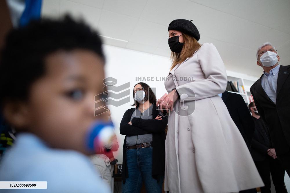 Marlene Schiappa visits the Secours Catholique - Paris