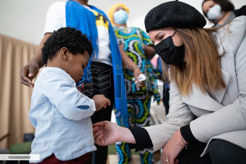 Marlene Schiappa visits the Secours Catholique - Paris