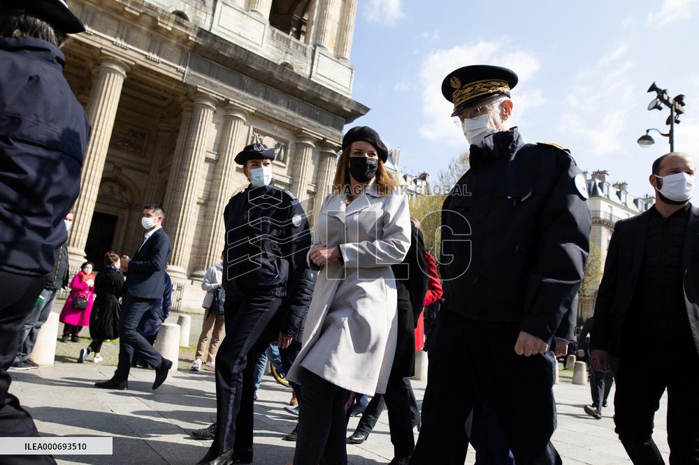 Marlene Schiappa meets police officers responsible for securing places of worship - Paris