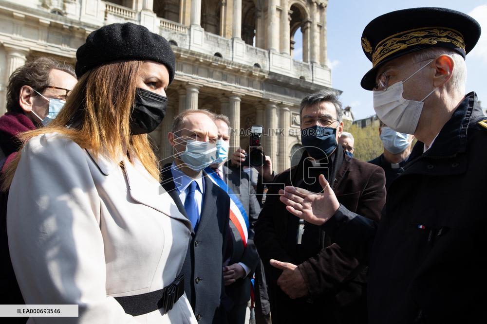 Marlene Schiappa meets police officers responsible for securing places of worship - Paris