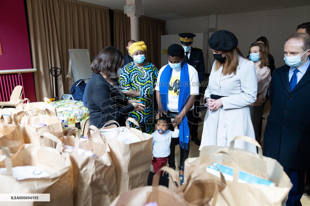 Marlene Schiappa visits the Secours Catholique - Paris