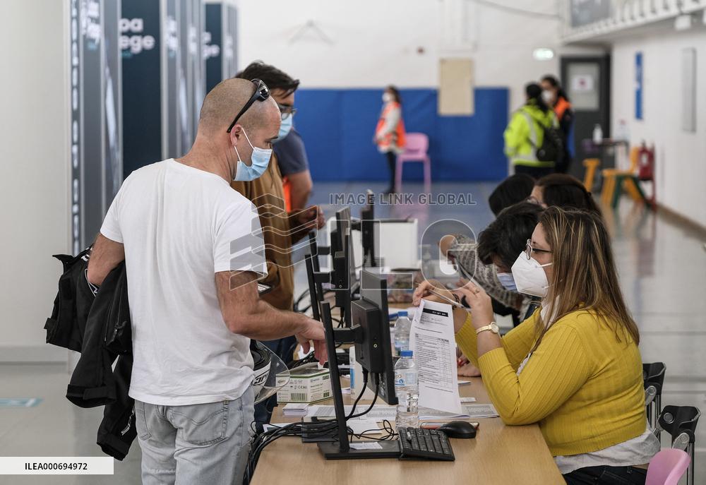 Teachers And Assistants Vaccinated Against Covid 19 - Lisbon