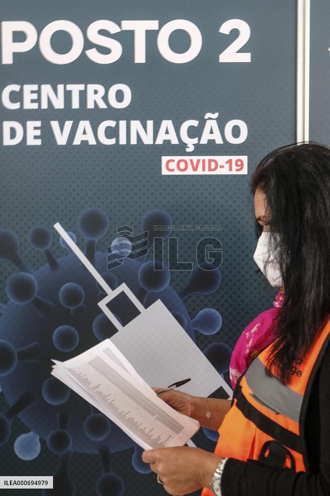 Teachers And Assistants Vaccinated Against Covid 19 - Lisbon