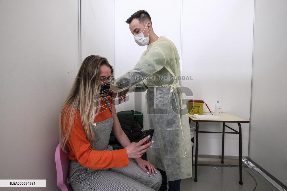 Teachers And Assistants Vaccinated Against Covid 19 - Lisbon