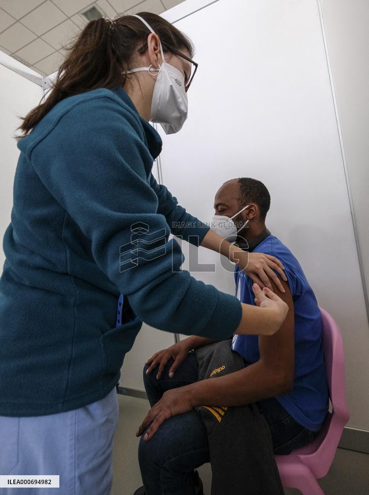 Teachers And Assistants Vaccinated Against Covid 19 - Lisbon