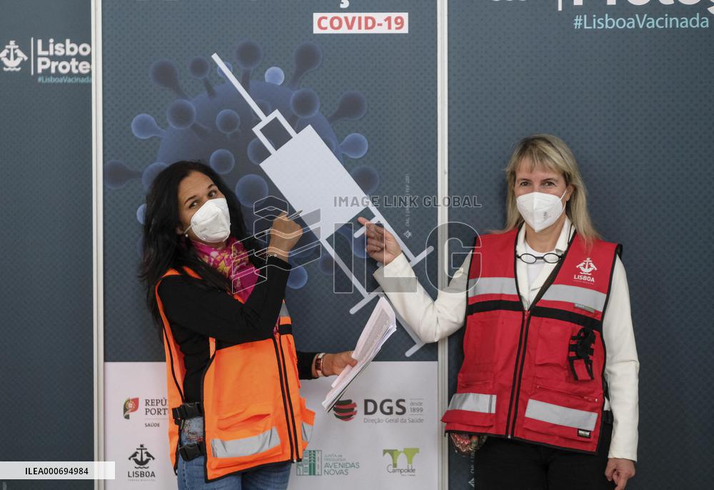 Teachers And Assistants Vaccinated Against Covid 19 - Lisbon