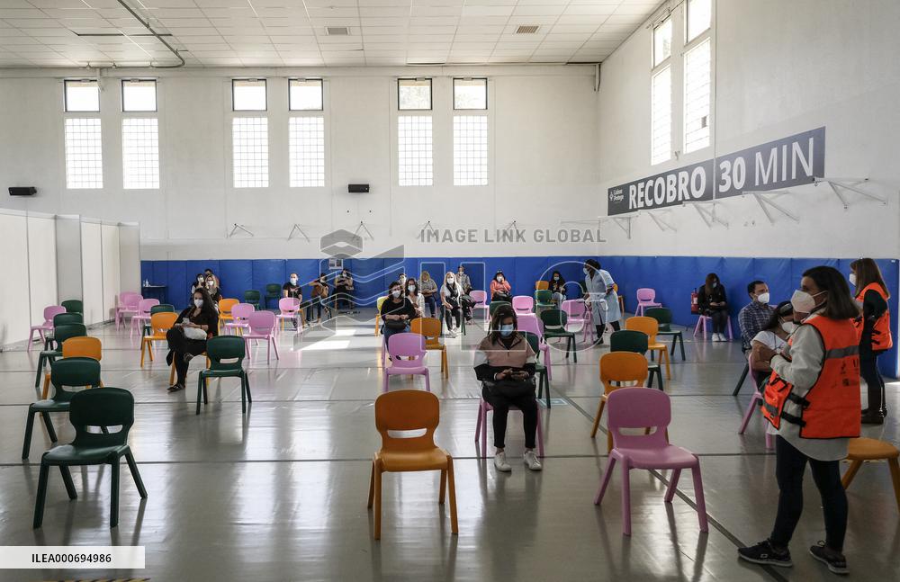 Teachers And Assistants Vaccinated Against Covid 19 - Lisbon