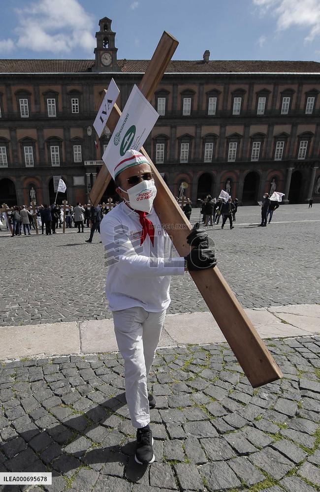 Protest By Traders Demanding Refunds After Lockdown - Naples