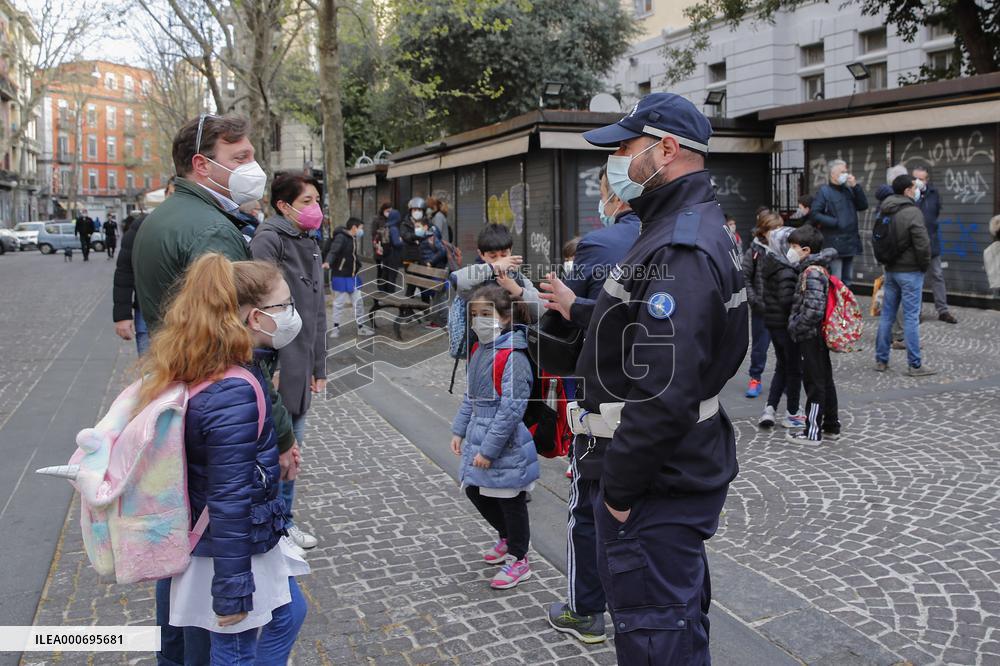 Schools Reopen After Months Of Closure - Naples