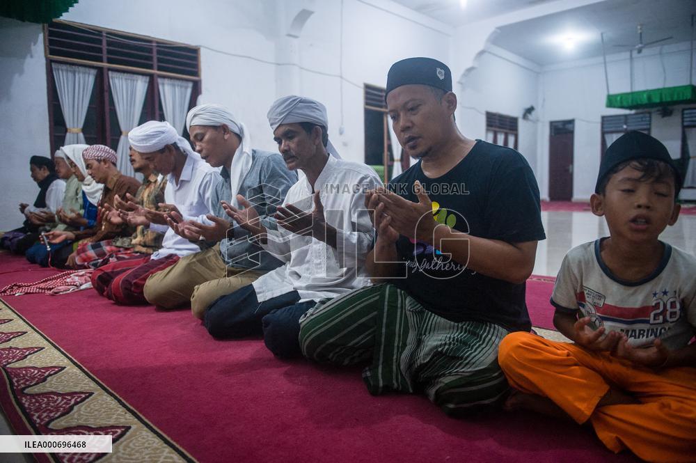 Congregations Of The Naqsyabandiyah Prepares Ramadan - Indonesia