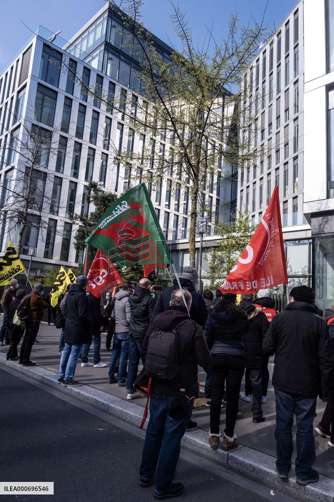 Protest in front of the Altice group - Paris