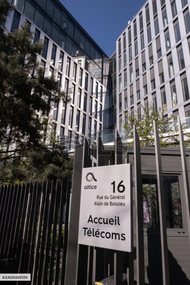 Protest in front of the Altice group - Paris