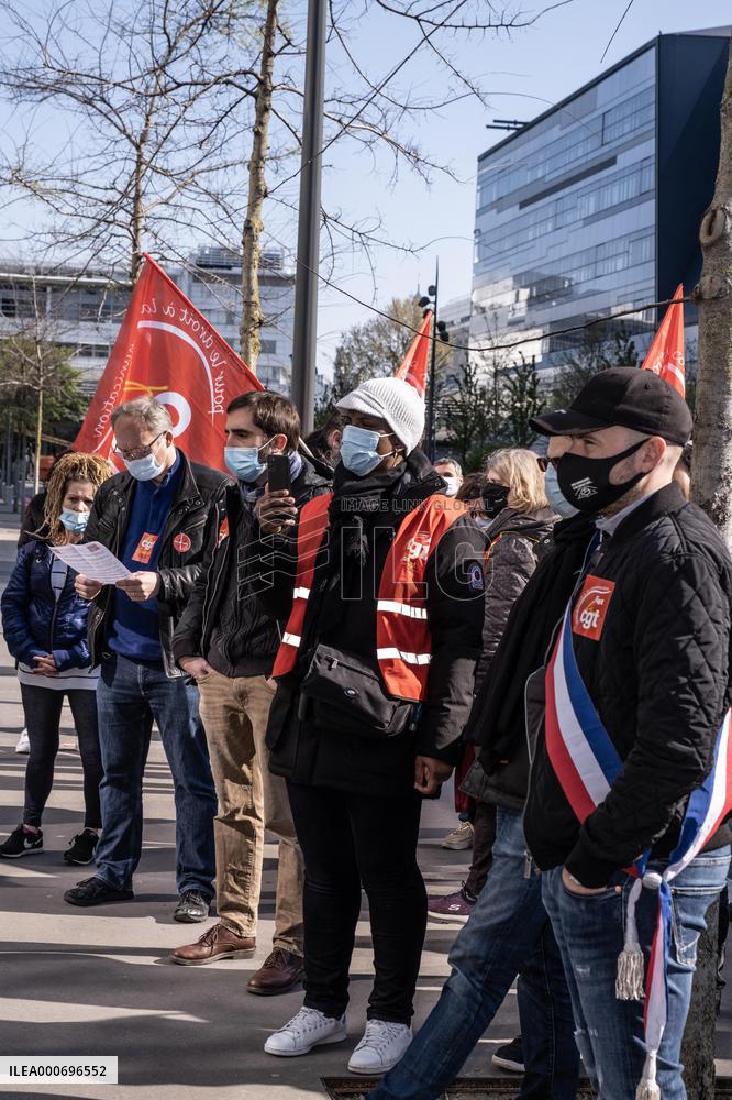 Protest in front of the Altice group - Paris