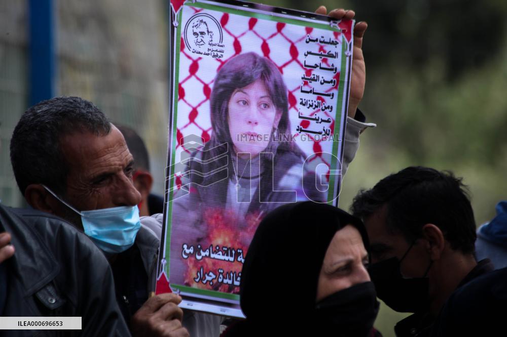 Palestinians protest in solidarity prisoners in Israeli jails