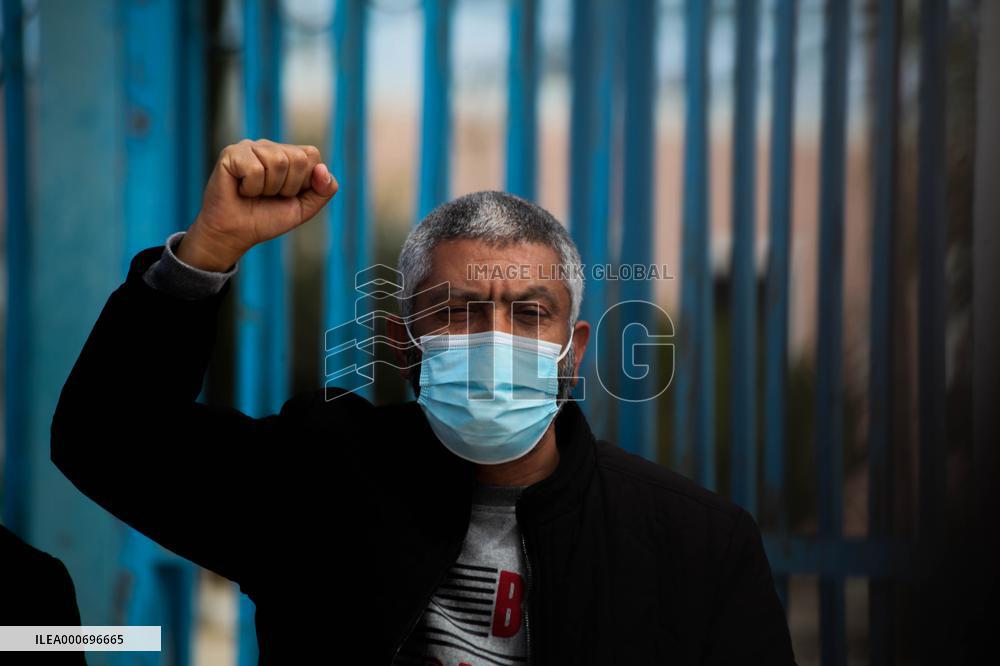 Palestinians protest in solidarity prisoners in Israeli jails