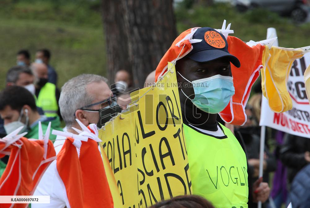 Restaurateurs protest in Rome