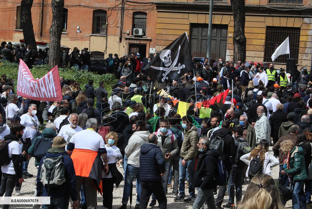 Restaurateurs protest in Rome