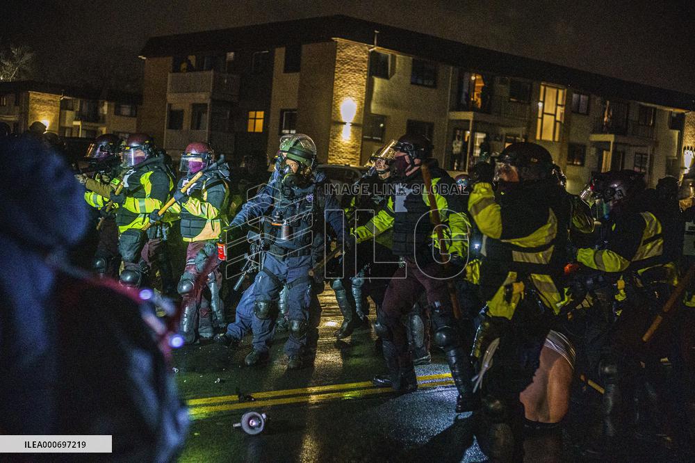 Minnesota protests over Daunte Wright shooting