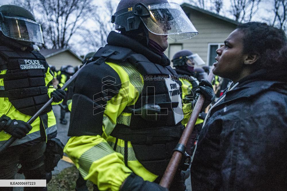 Minnesota protests over Daunte Wright shooting