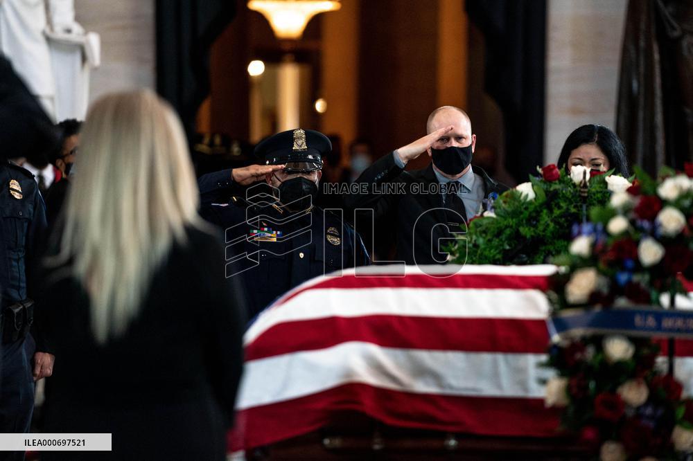 Police Officer William Evans honored In US Capitol - Washington