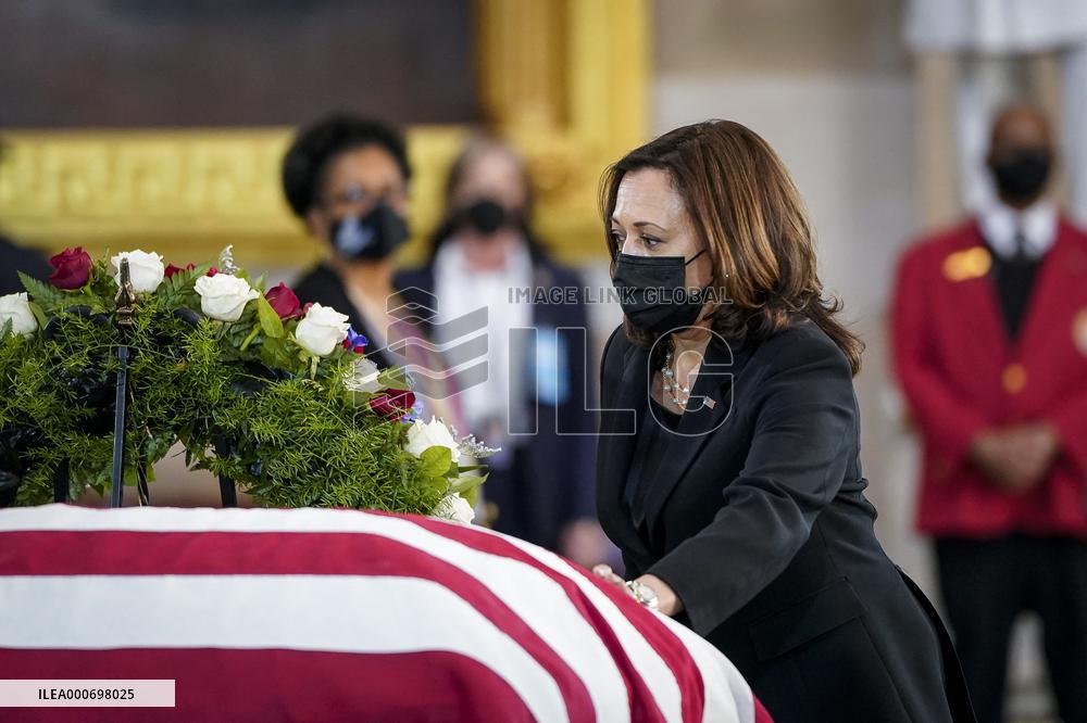 Police Officer William Evans honored In US Capitol - Washington