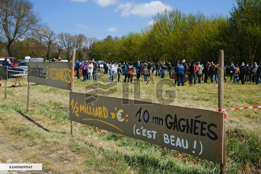 Protest against the Castres-Toulouse motorway project - Teulat