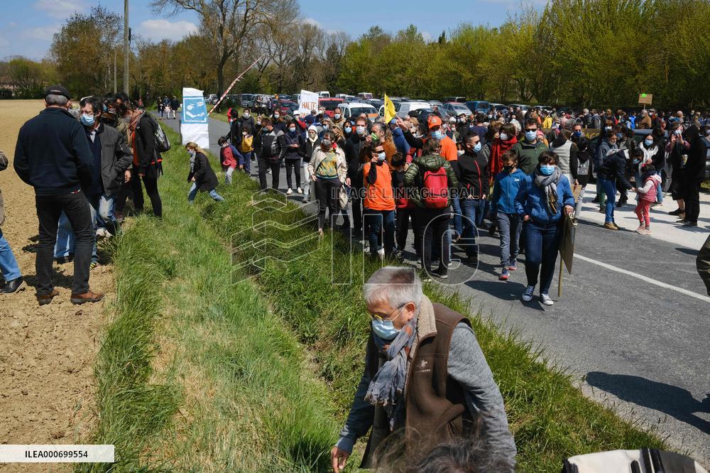 Protest against the Castres-Toulouse motorway project - Teulat