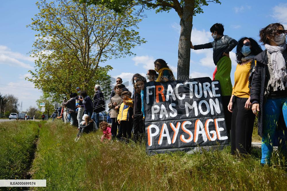 Protest against the Castres-Toulouse motorway project - Teulat