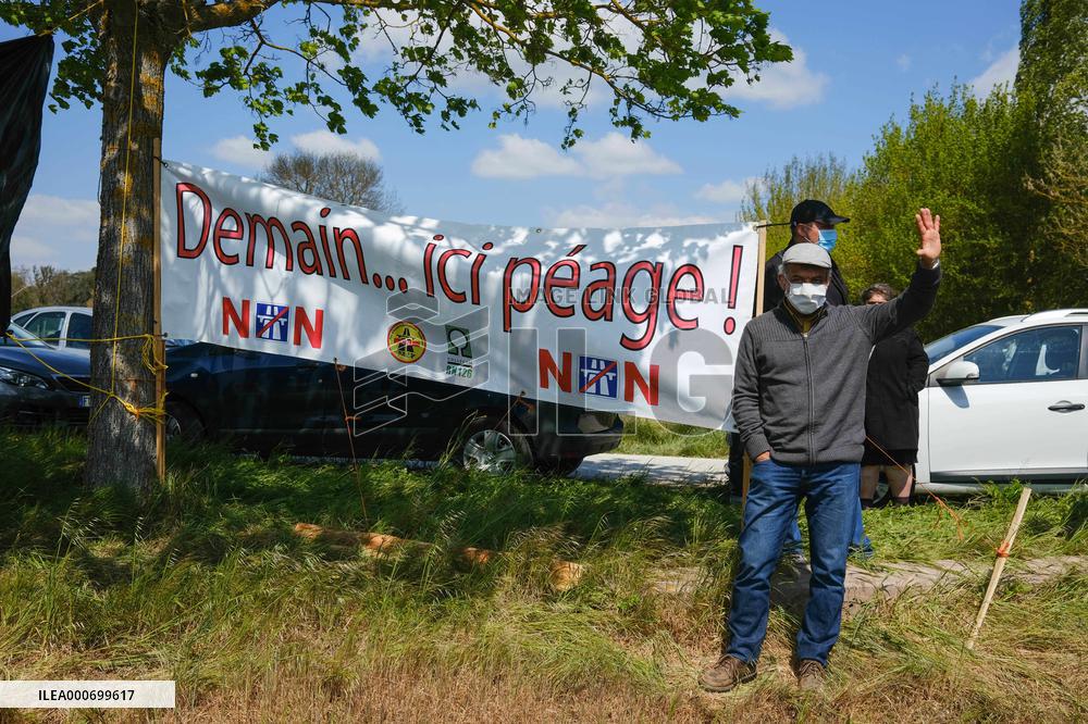 Protest against the Castres-Toulouse motorway project - Teulat