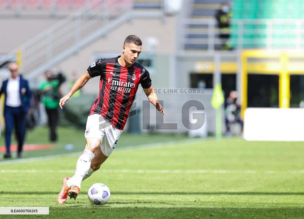 Serie A - AC Milan v Genoa CFC