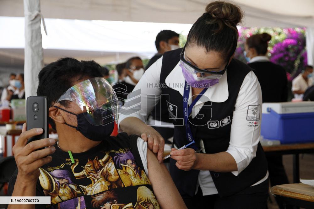 Pfizer BioNTech Covid-19 Mass Vaccination - Mexico