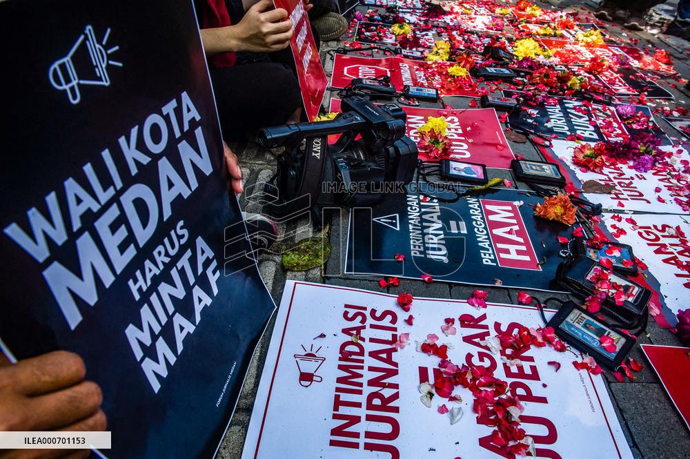 Jouurnalists Protest - Medan