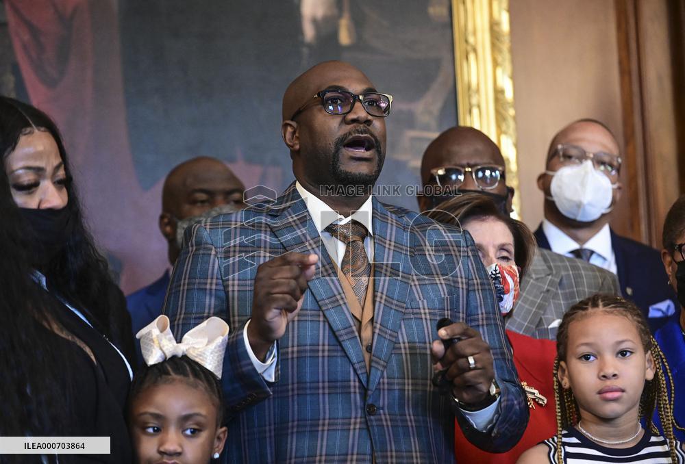 House Speaker Pelosi Meets Members Of The George Floyd Family - Washington