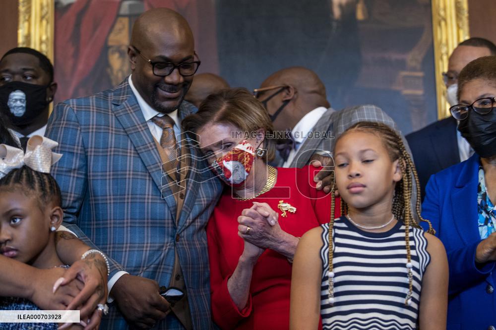 Pelosi Meets With Family Members Of George Floyd - Washington