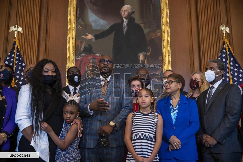 Pelosi Meets With Family Members Of George Floyd - Washington