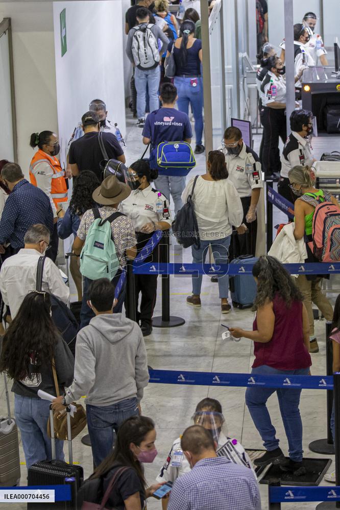 Mexico City Airport Full During Yellow Alert By Covid-19