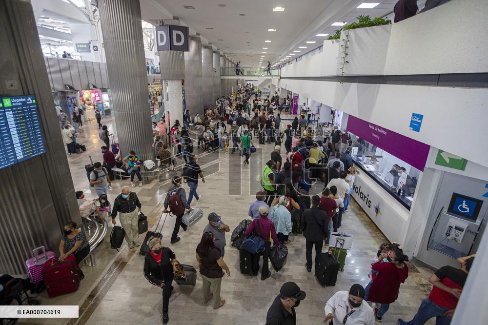 Mexico City Airport Full During Yellow Alert By Covid-19