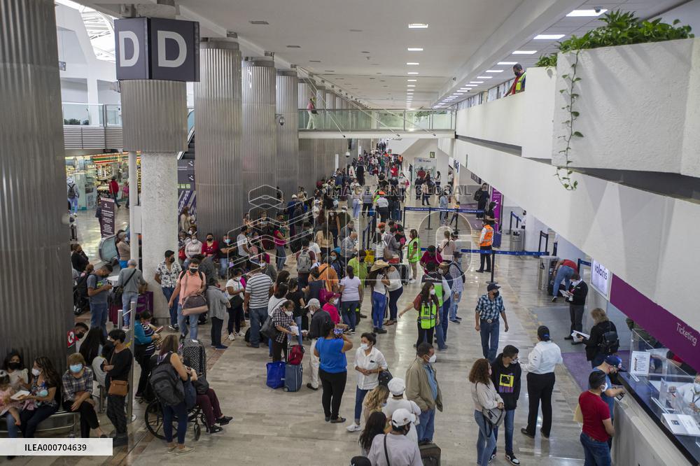 Mexico City Airport Full During Yellow Alert By Covid-19