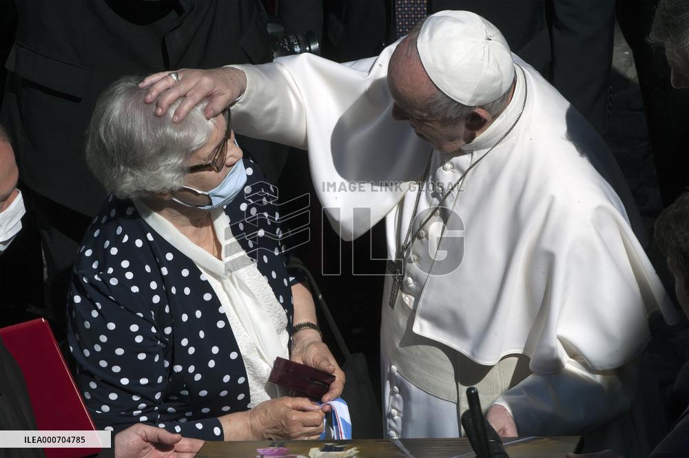 Pope Francis Meets Survivor To Auschwitz - Vatican