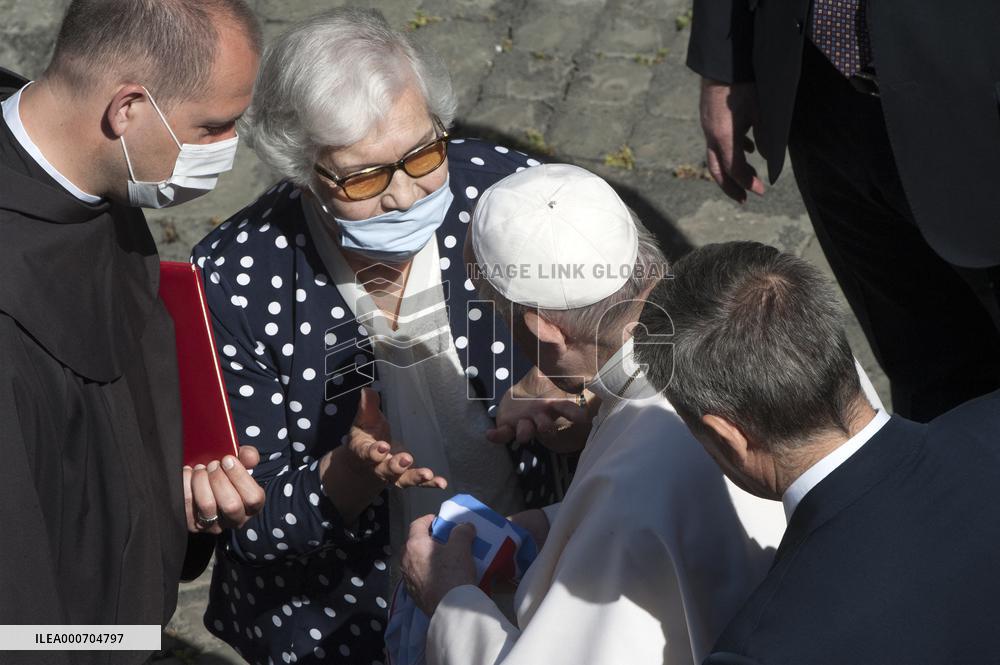 Pope Francis Meets Survivor To Auschwitz - Vatican