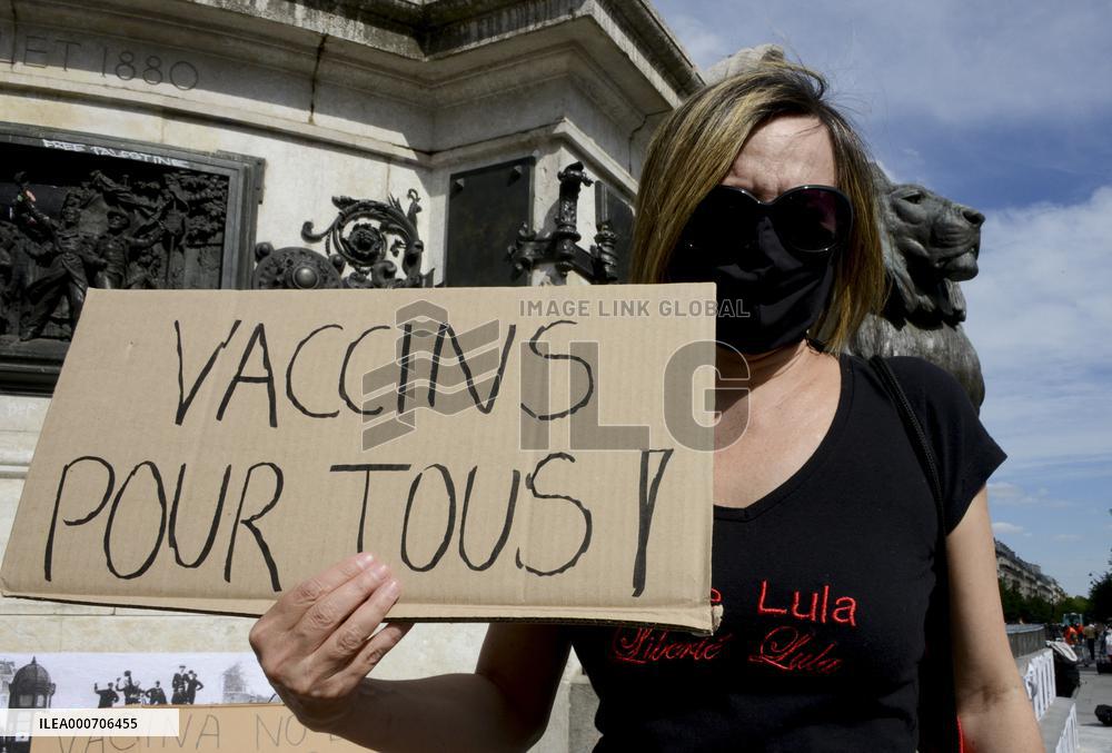 Anti Bolsonaro protest in Paris