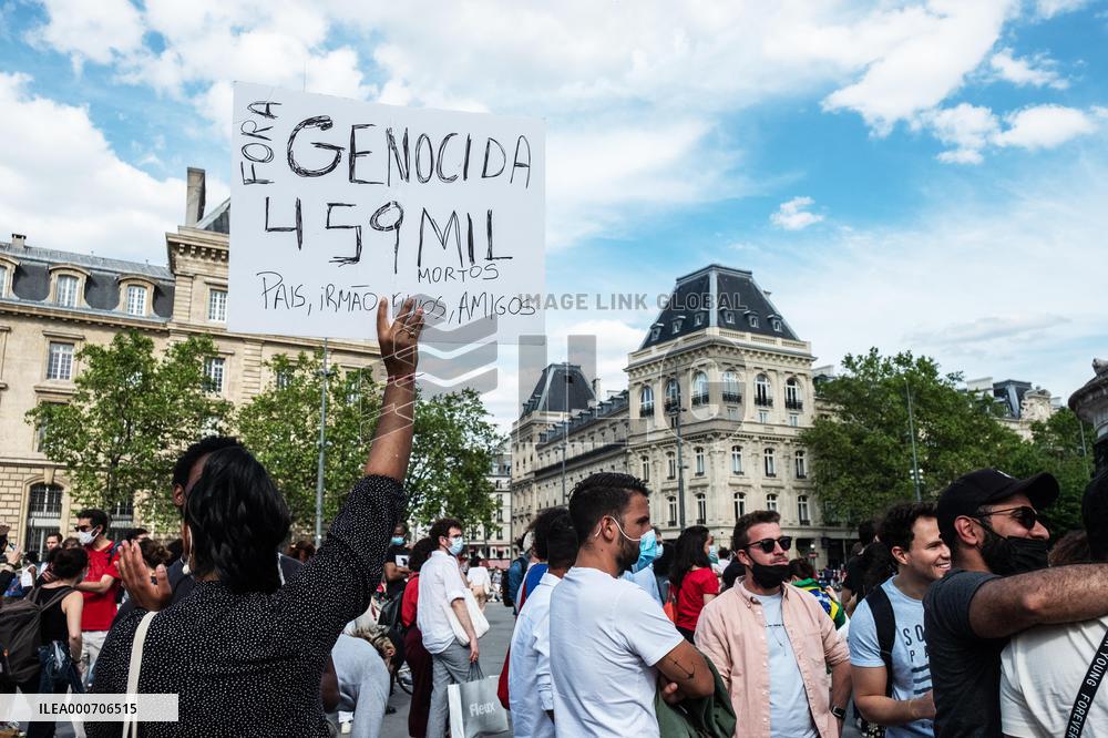 Anti Bolsonaro protest in Paris
