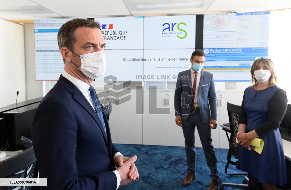 Olivier Veran visiting the crisis unit of the Regional health agency - saint Denis