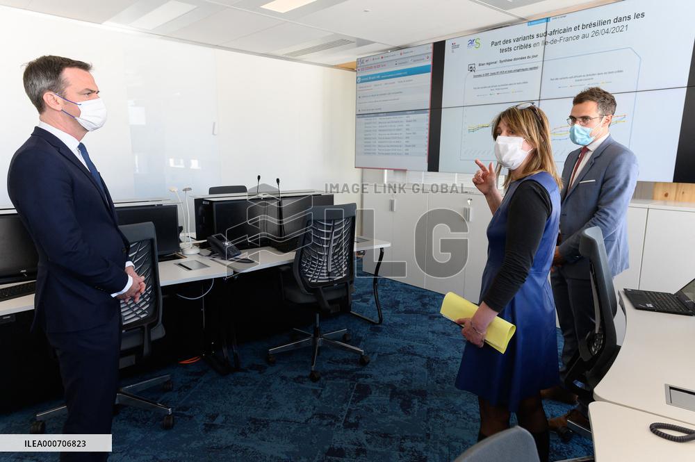 Olivier Veran visiting the crisis unit of the Regional health agency - saint Denis