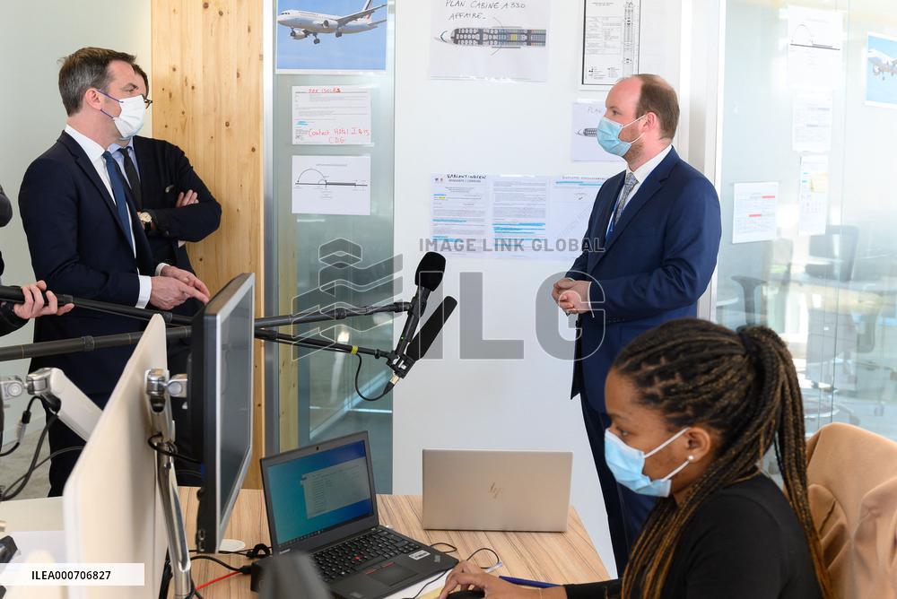 Olivier Veran visiting the crisis unit of the Regional health agency - saint Denis